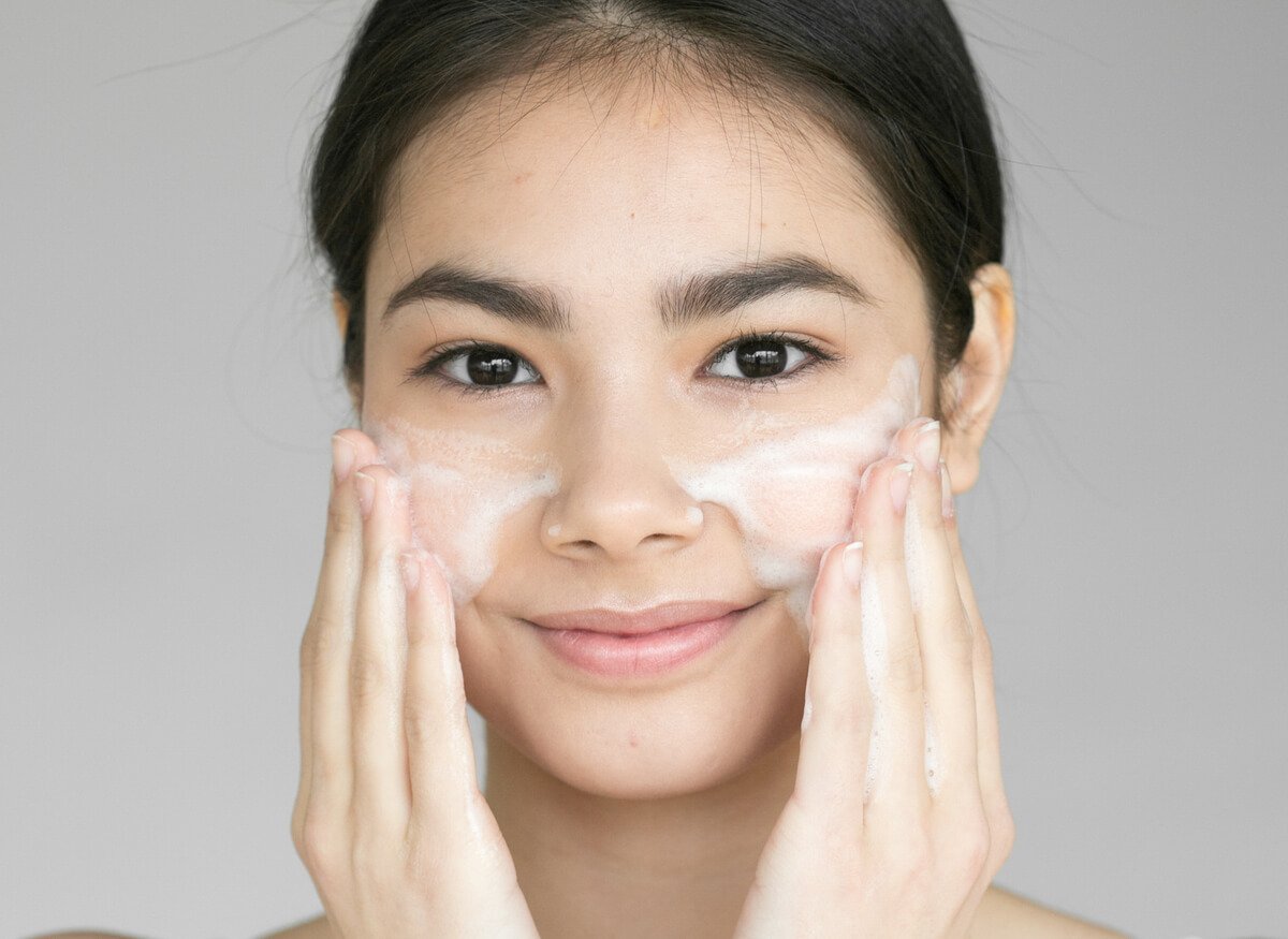 kandungan skincare untuk menghilangkan bekas jerawat